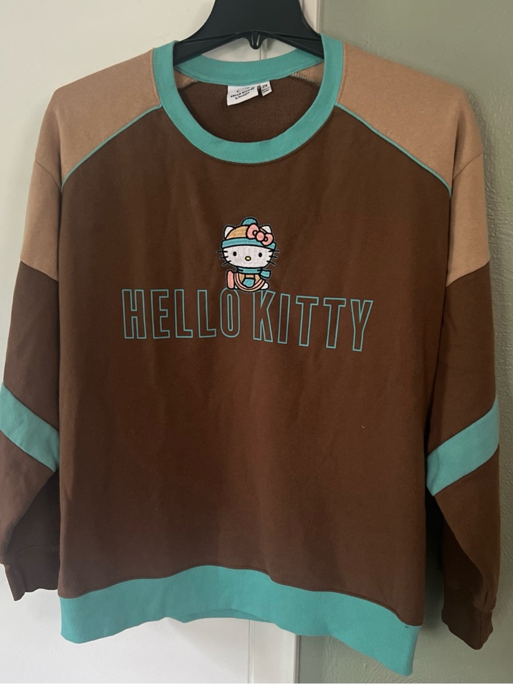 Hello Kitty SANRIO Colorblock Sweatshirt  Woman’s 2X Brown/Teal Embroidered Kat